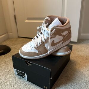 Jordan 1 mid size 8 “hemp” colorway